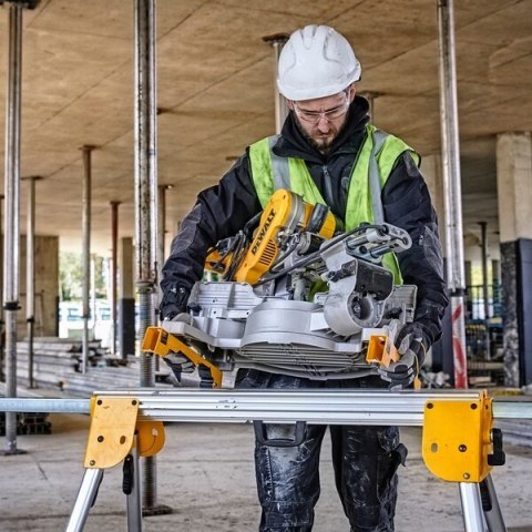 Uniwersalne stanowisko robocze do ukosówek