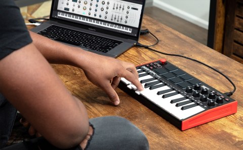 AKAI MPK MINI 3 - Mini klawiatura sterująca