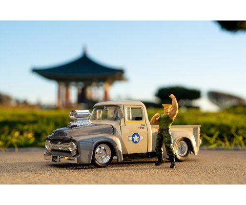 Auto Street Fighter 1956 Ford Pickup z figurką Guile 1:24 Simba JADA