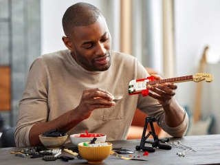 LEGO 21329 Ideas Fender Stratocaster