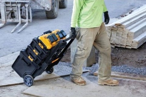 DEWALT ŁADOWARKA WIELONAPIĘCIOWA DCB104 Z 4 GNIAZDAMI 8A XR