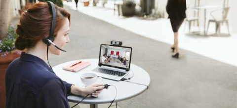 Logitech H820e Zestaw słuchawkowy Bezprzewodowy Opaska na głowę Biuro/centrum telefoniczne Podstawka do ładowania Czarny